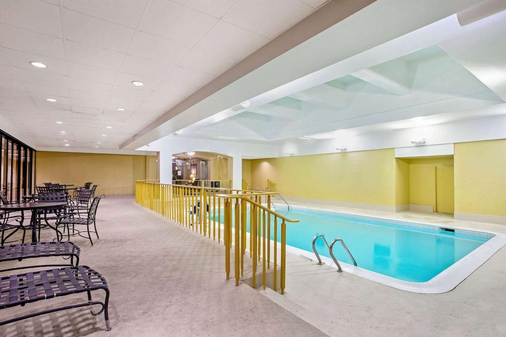 La Quinta By Wyndham Stamford / New York City Exteriör bild