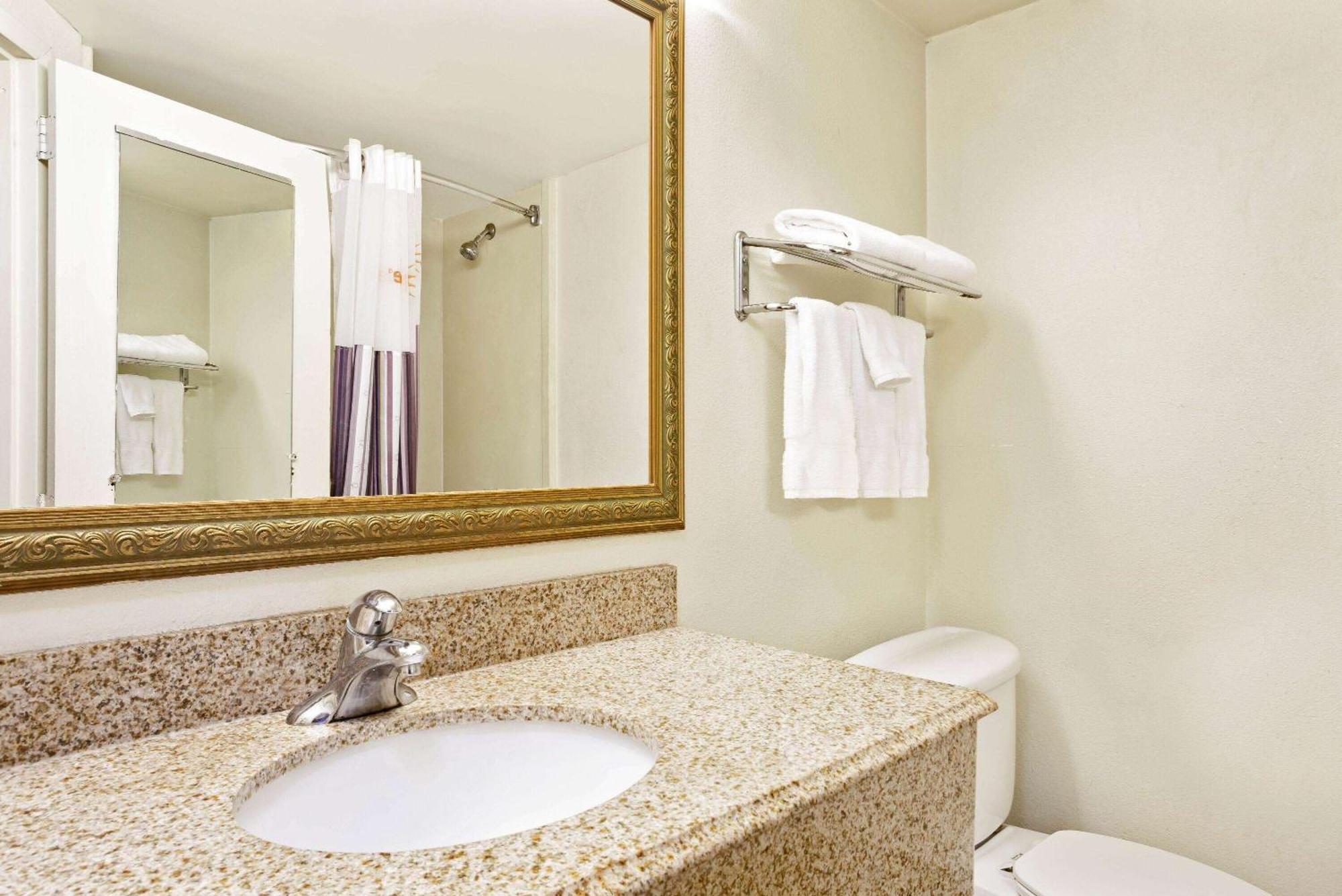 La Quinta By Wyndham Stamford / New York City Exteriör bild