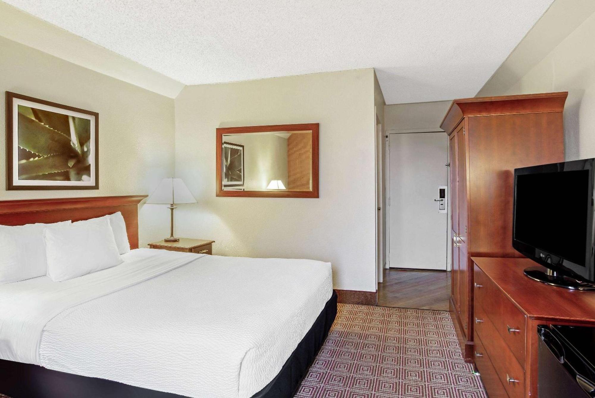 La Quinta By Wyndham Stamford / New York City Exteriör bild